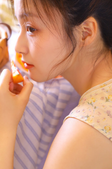 贵妇局长的蕾丝乳罩